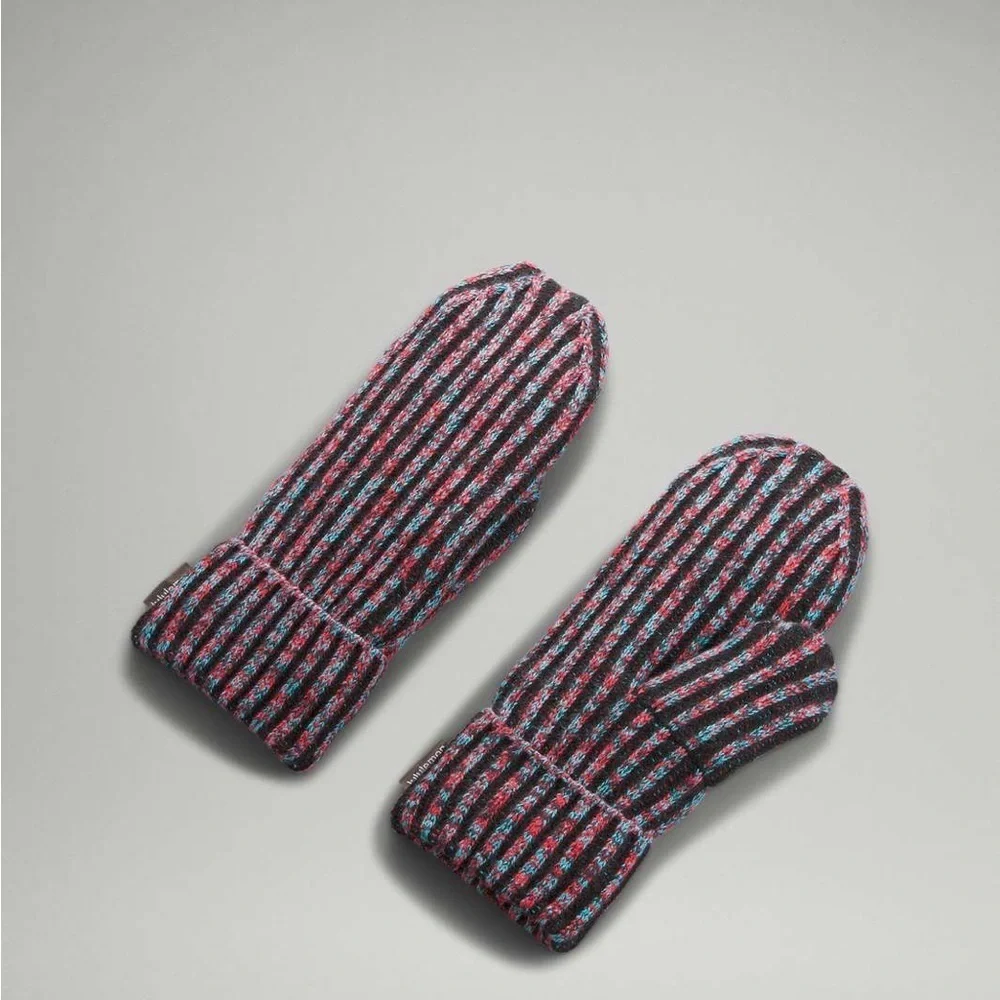 NWT Lululemon Womens Textured Fleece-Lined Knit Mittens Size M/L